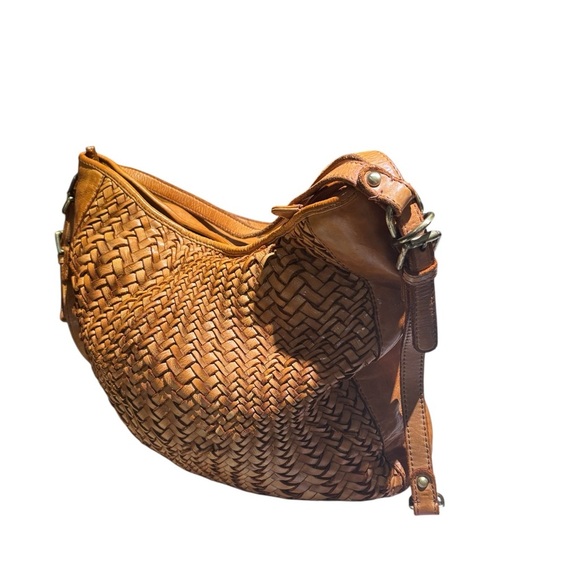 Elegant Tan Woven Leather Shoulder Bag - Picture 5 of 6